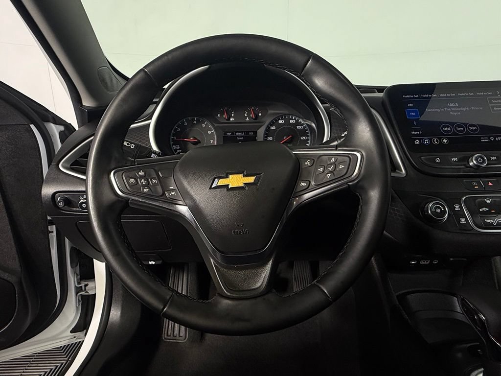 Used 2025 Chevrolet Malibu RS FWD image 15