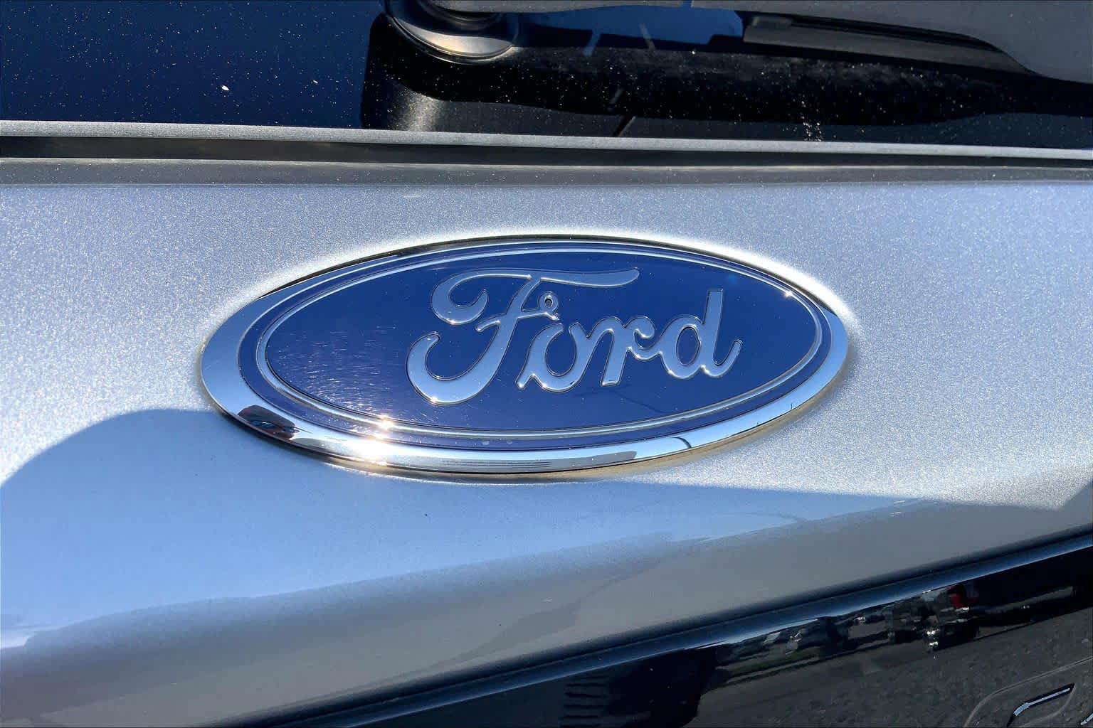 Used 2023 Ford Explorer ST-Line w/ Class IV Trailer Tow Package RWD image 30