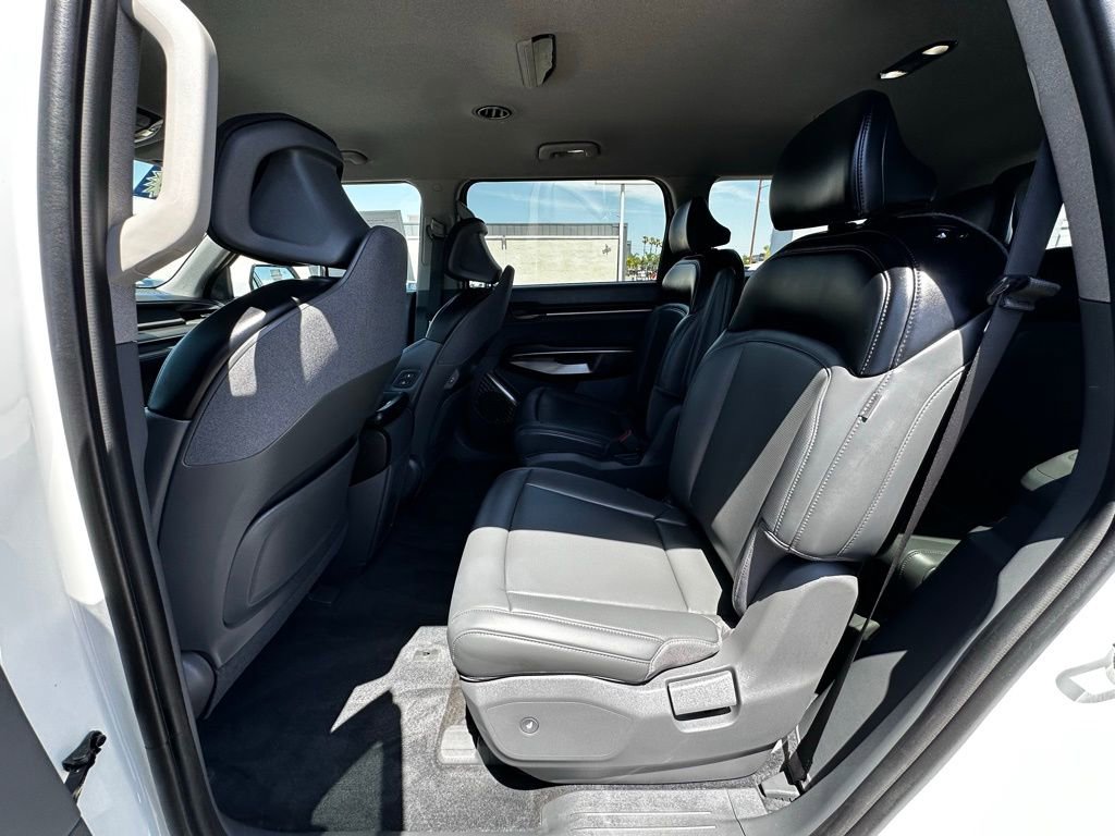 Used 2024 Kia EV9 Light Long Range RWD image 18