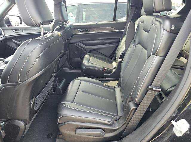 Used 2024 Jeep Grand Cherokee L Limited w/ Luxury Tech Group II image 10