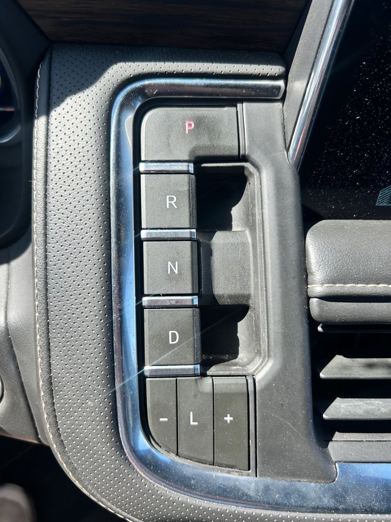 Used 2023 Chevrolet Suburban Premier image 16