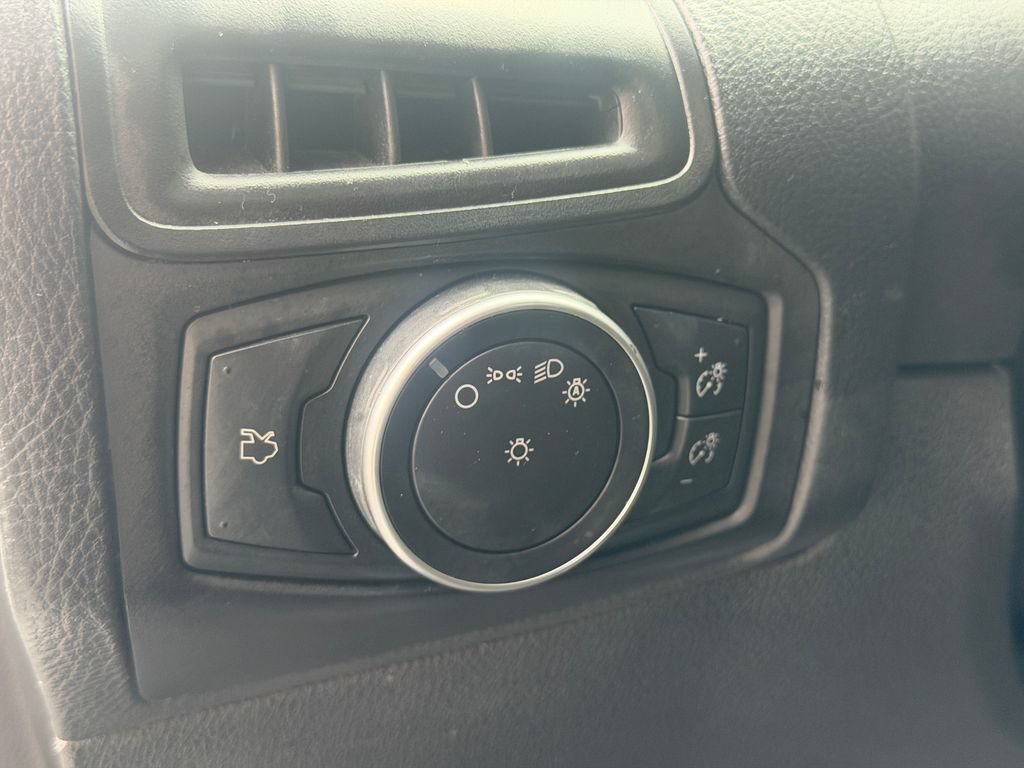 Used 2018 Ford Focus SE FWD image 10