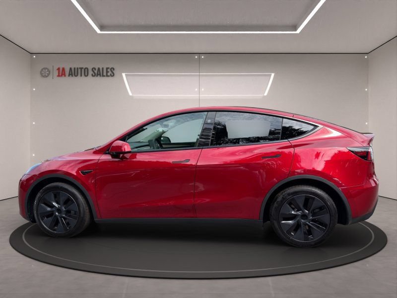 Used 2024 Tesla Model Y Long Range AWD/4WD image 2