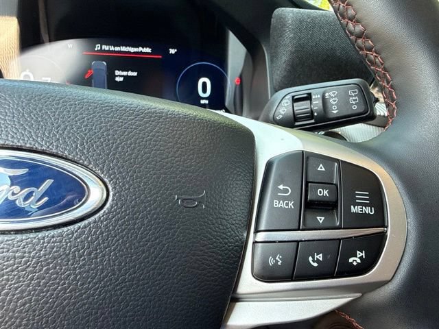 Used 2025 Ford Explorer Active AWD/4WD image 27