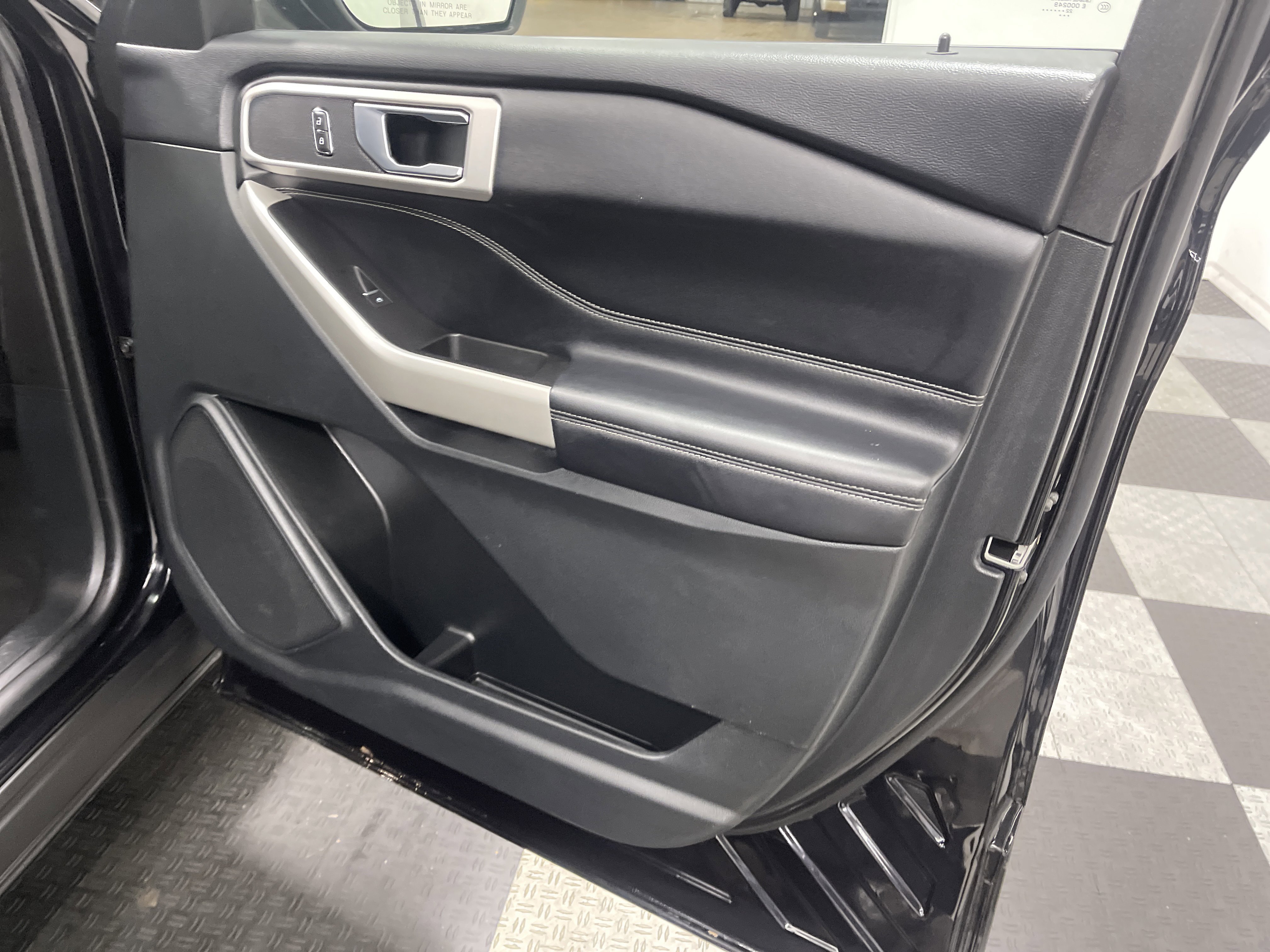 Used 2022 Ford Explorer XLT w/ Equipment Group 202A AWD/4WD image 25