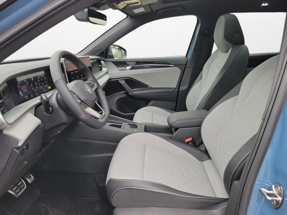 New 2026 Volkswagen Tiguan SE R-Line AWD/4WD image 9