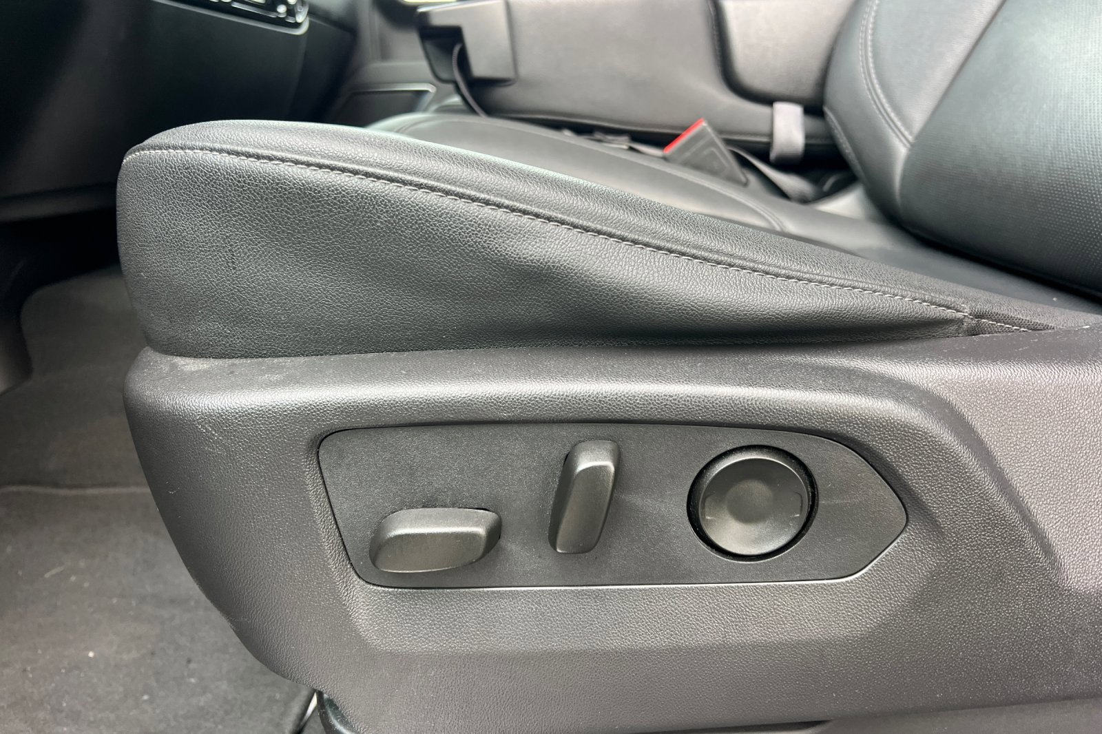 Used 2024 GMC Sierra 1500 SLT image 13