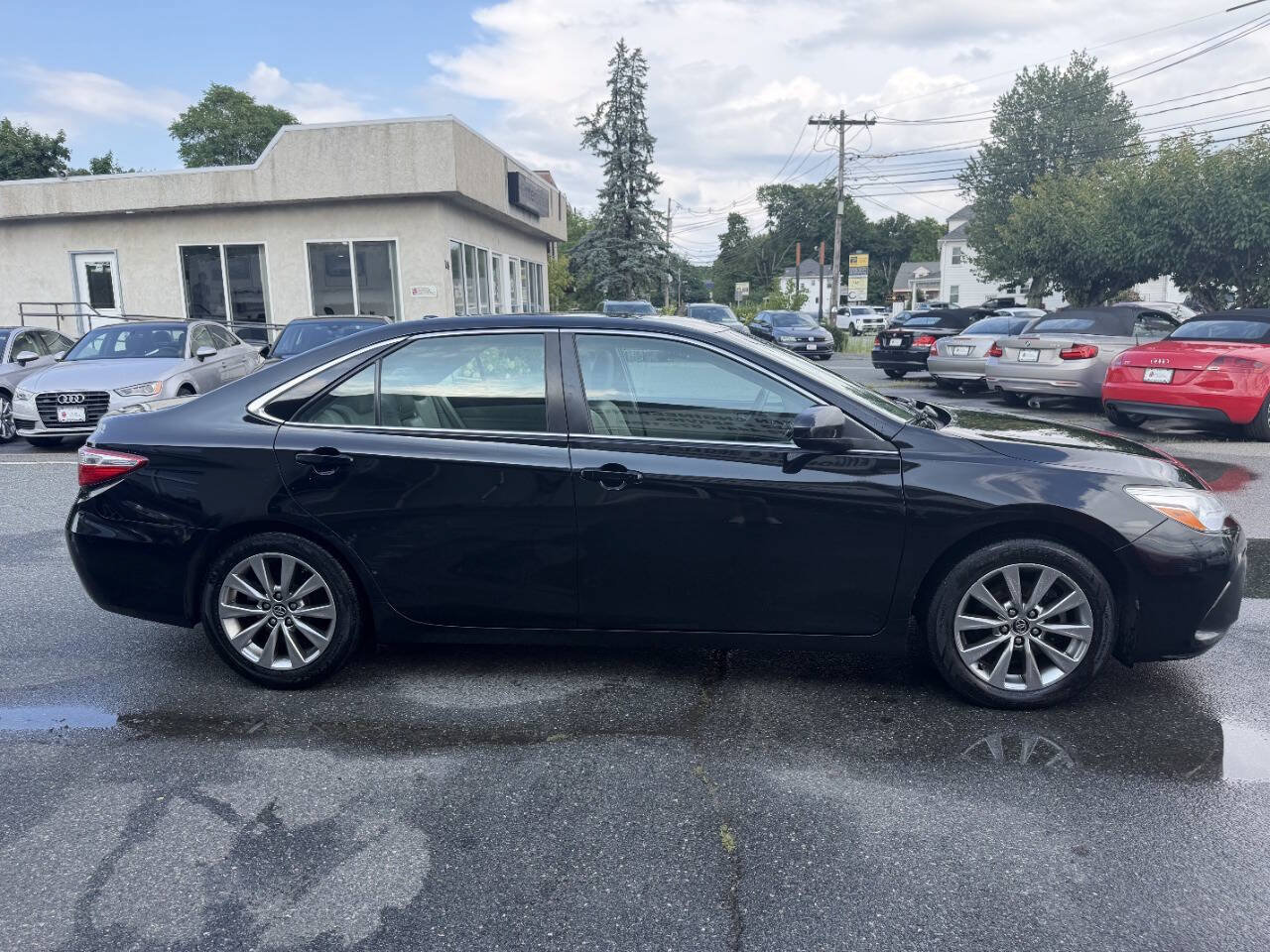 Used 2017 Toyota Camry XLE w/ Convenience Package FWD image 8