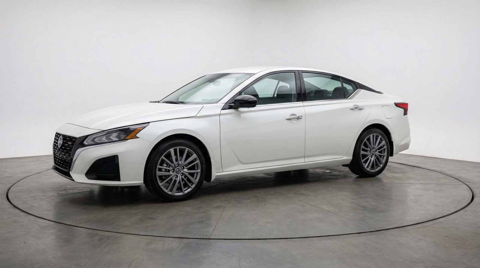 Used 2025 Nissan Altima 2.5 SV image 3