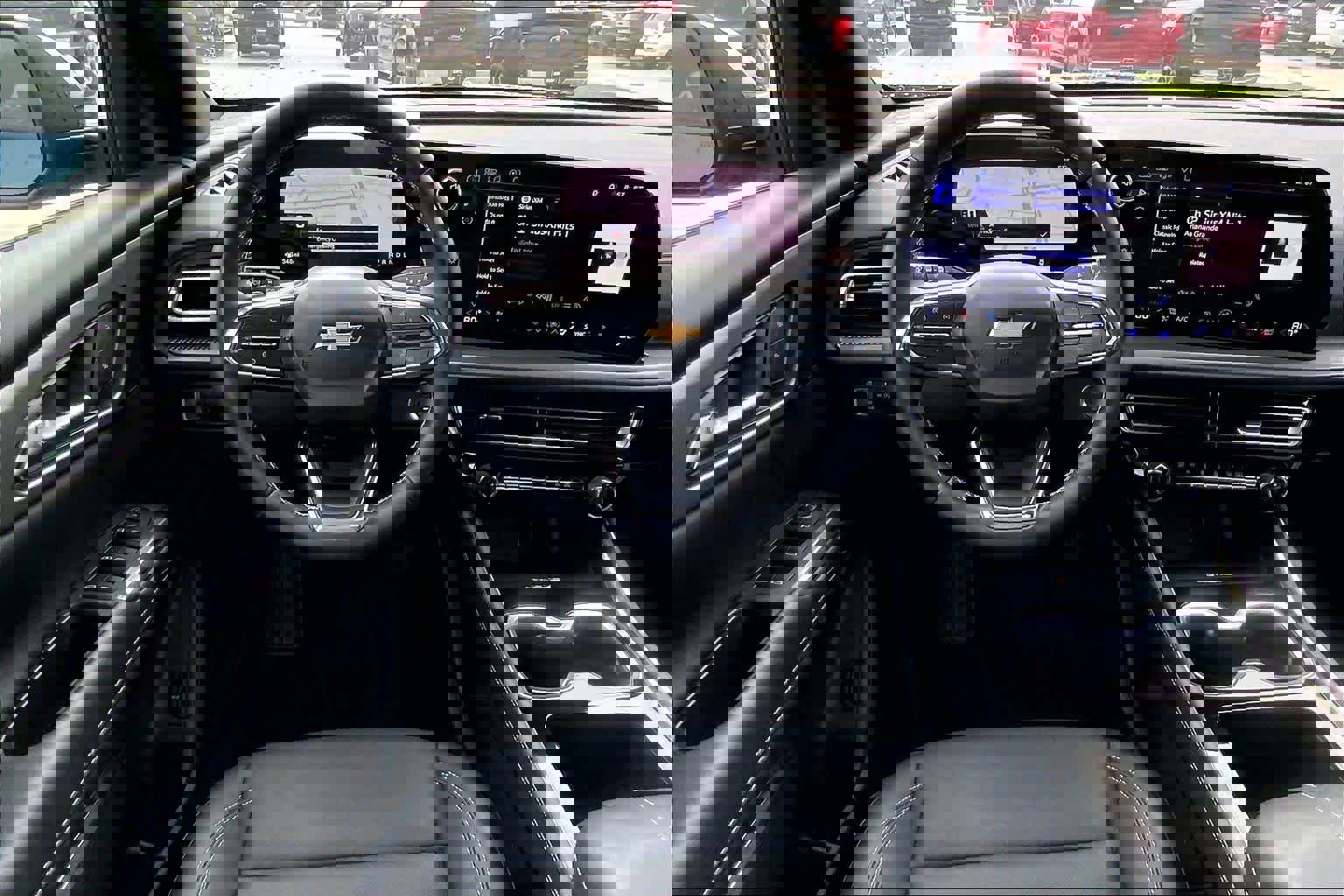 Used 2025 Chevrolet Traverse LT w/ Driver Confidence Package FWD image 6