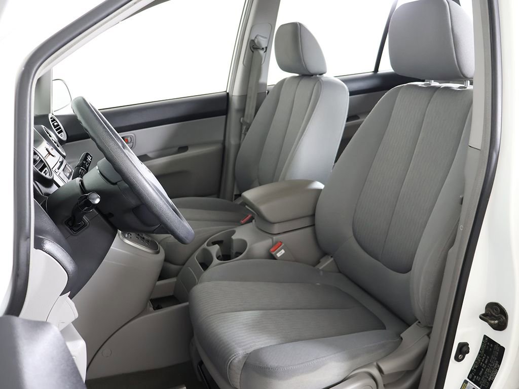 Used 2007 Kia Rondo LX w/ Convenience Pkg image 23