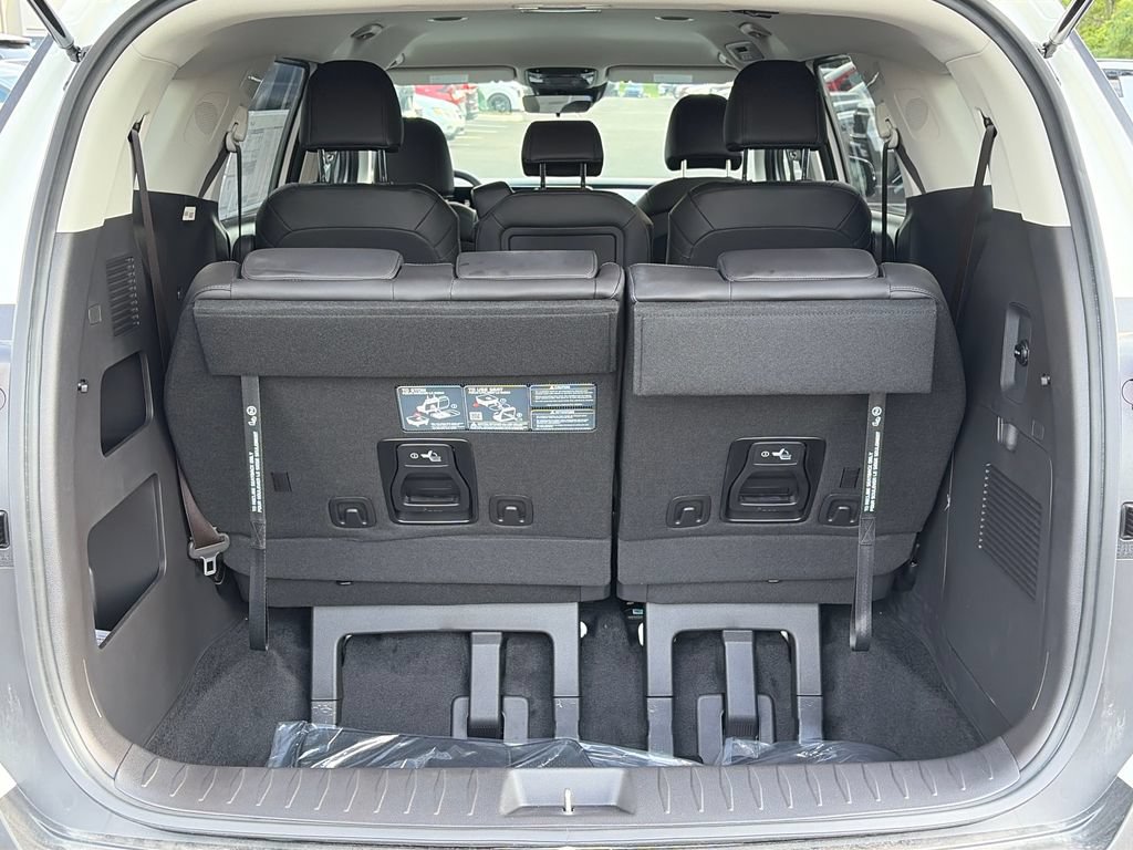 New 2027 Kia Carnival FWD image 7