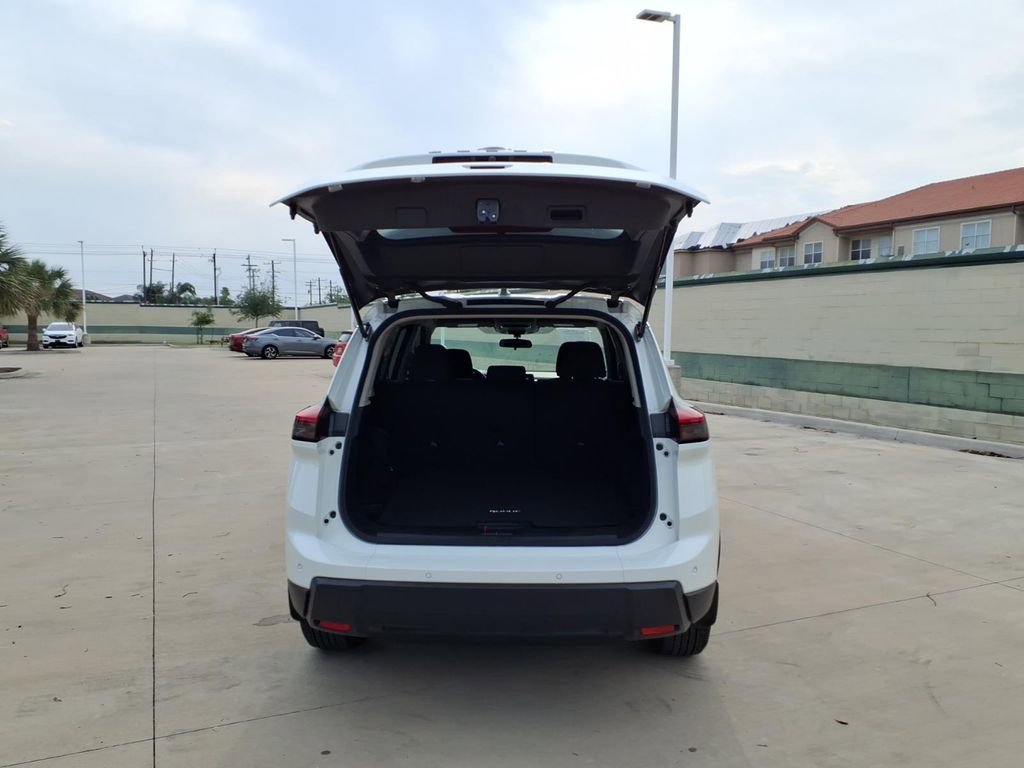 Used 2025 Nissan Rogue S FWD image 20