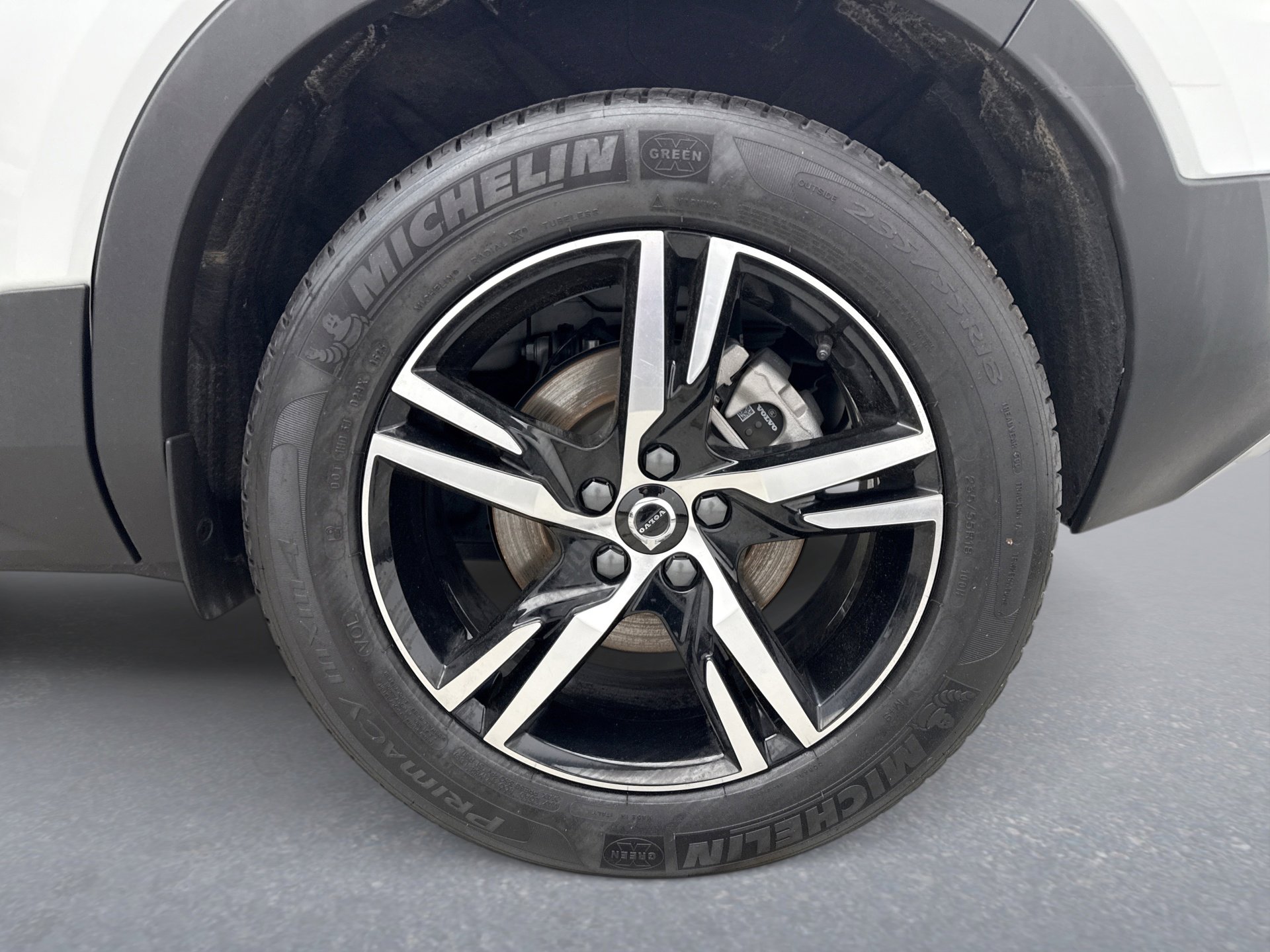 Used 2025 Volvo XC40 B5 Core AWD/4WD image 13