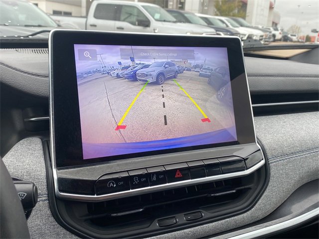 Used 2024 Jeep Compass Latitude image 28