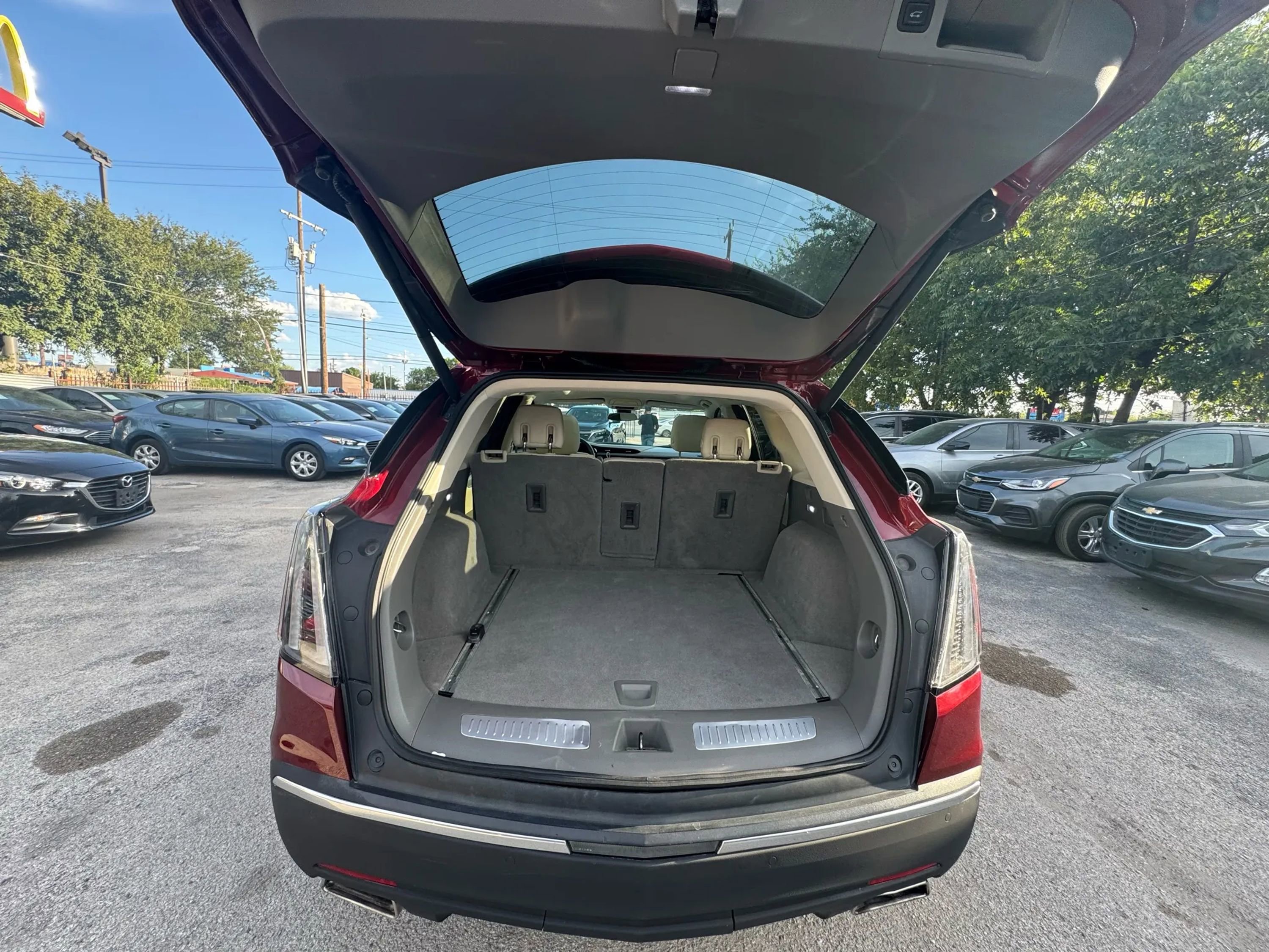 Used 2018 Cadillac XT5 Luxury w/ Driver Awareness Package image 10