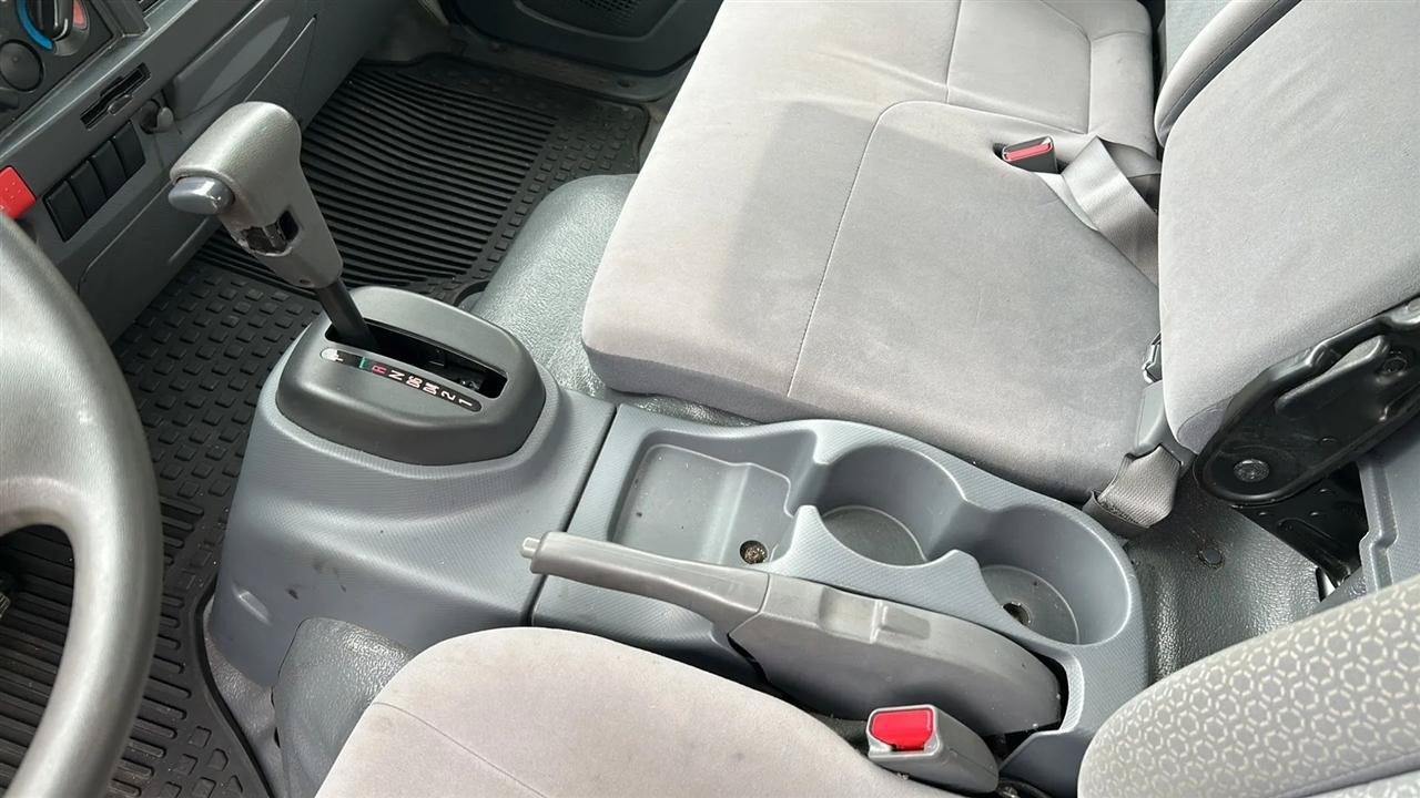 Used 2018 Isuzu NPR RWD image 28