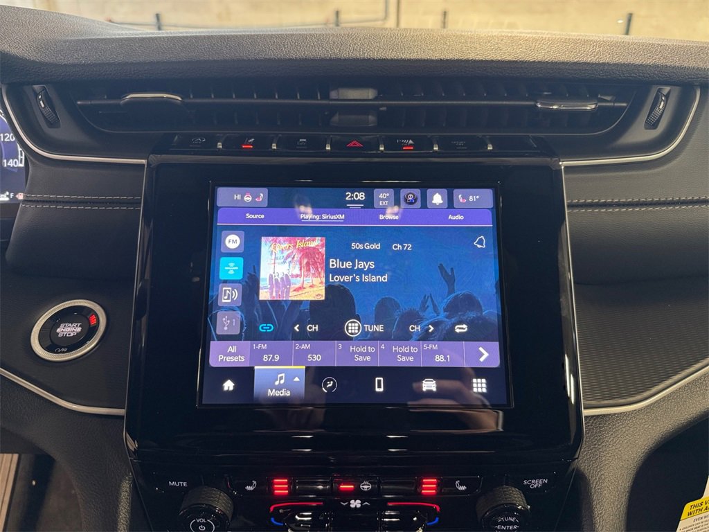 New 2025 Jeep Grand Cherokee Altitude image 17