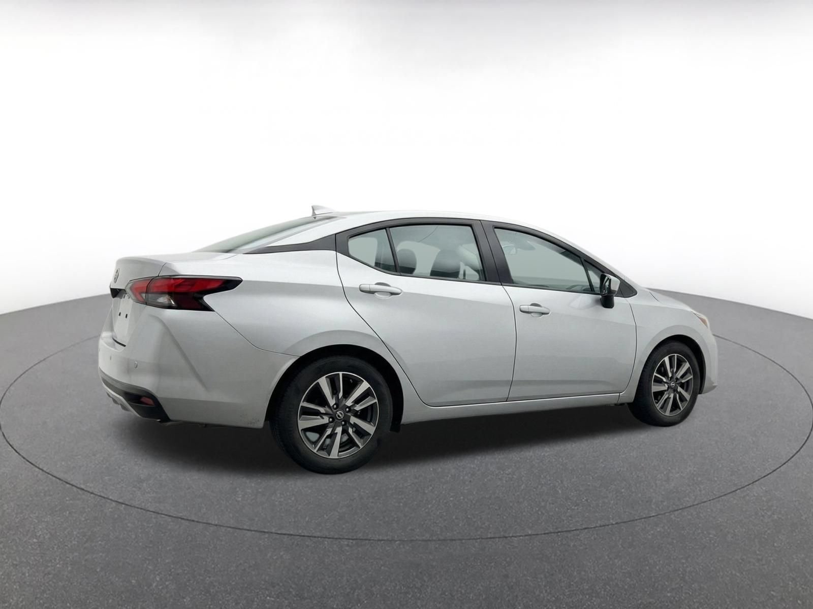 Used 2025 Nissan Versa SV FWD image 9