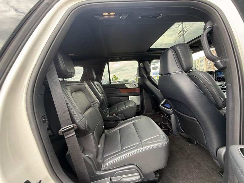 Certified 2024 Lincoln Navigator Reserve AWD/4WD image 8
