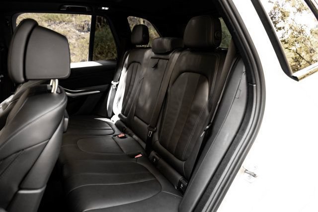 Used 2022 BMW X5 xDrive40i w/ M Sport Package AWD/4WD image 18