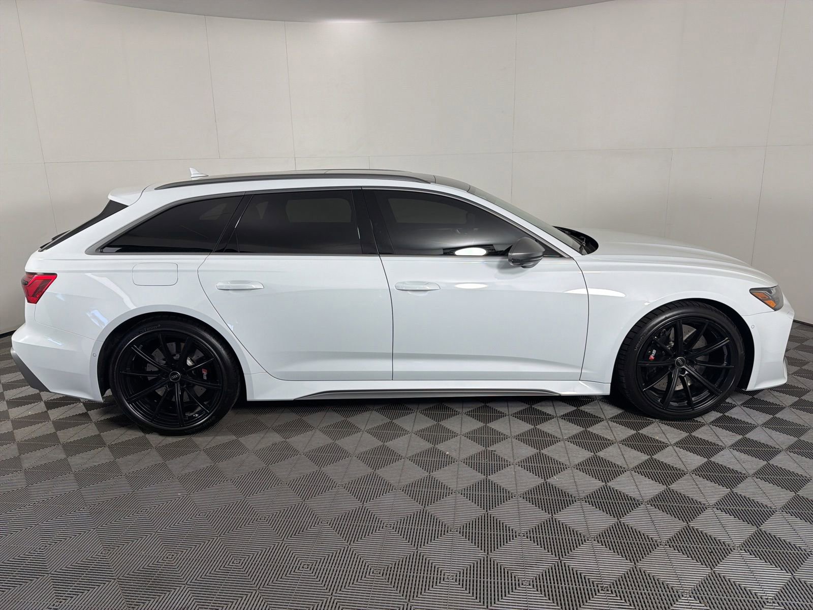 Used 2025 Audi RS 6 performance w/ Executive Package AWD/4WD image 9