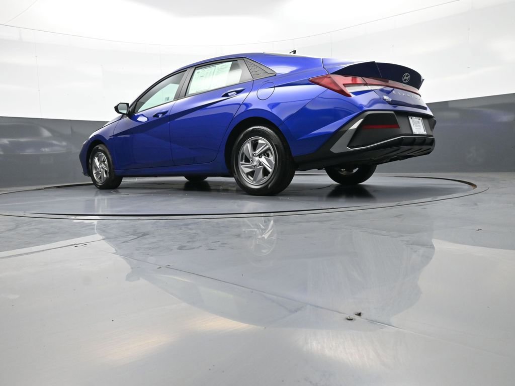 Used 2025 Hyundai Elantra SE FWD image 30
