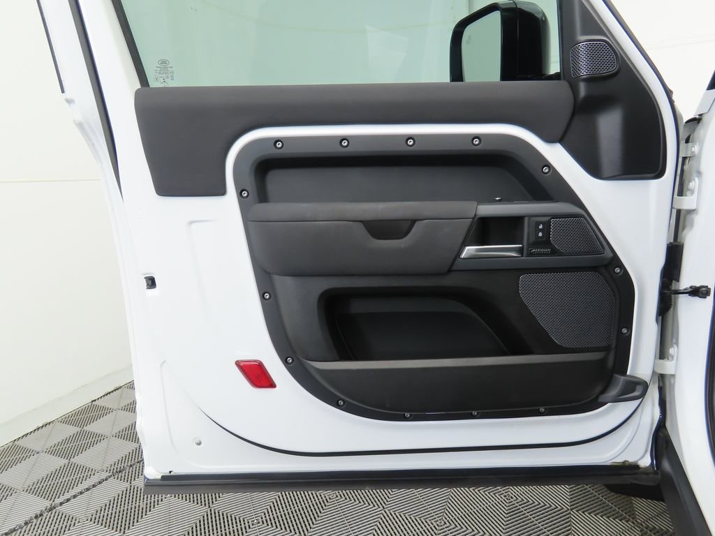 Certified 2023 Land Rover Defender 90 X-Dynamic SE image 23