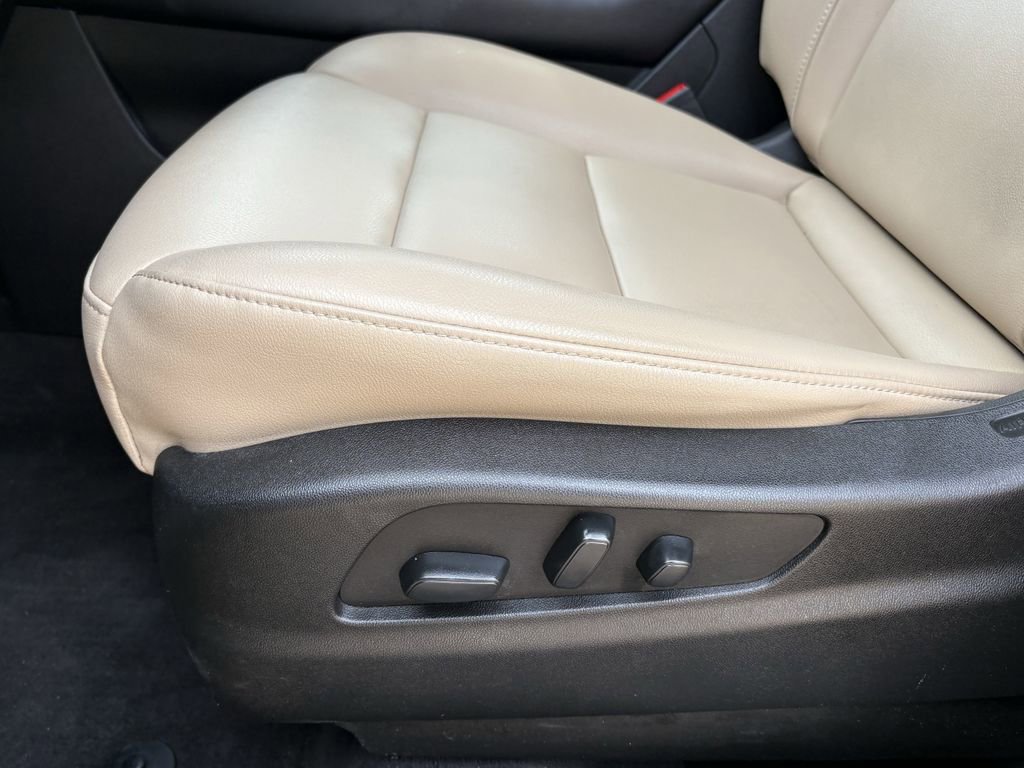 Used 2024 Cadillac XT4 Luxury w/ Cold Weather Package image 13