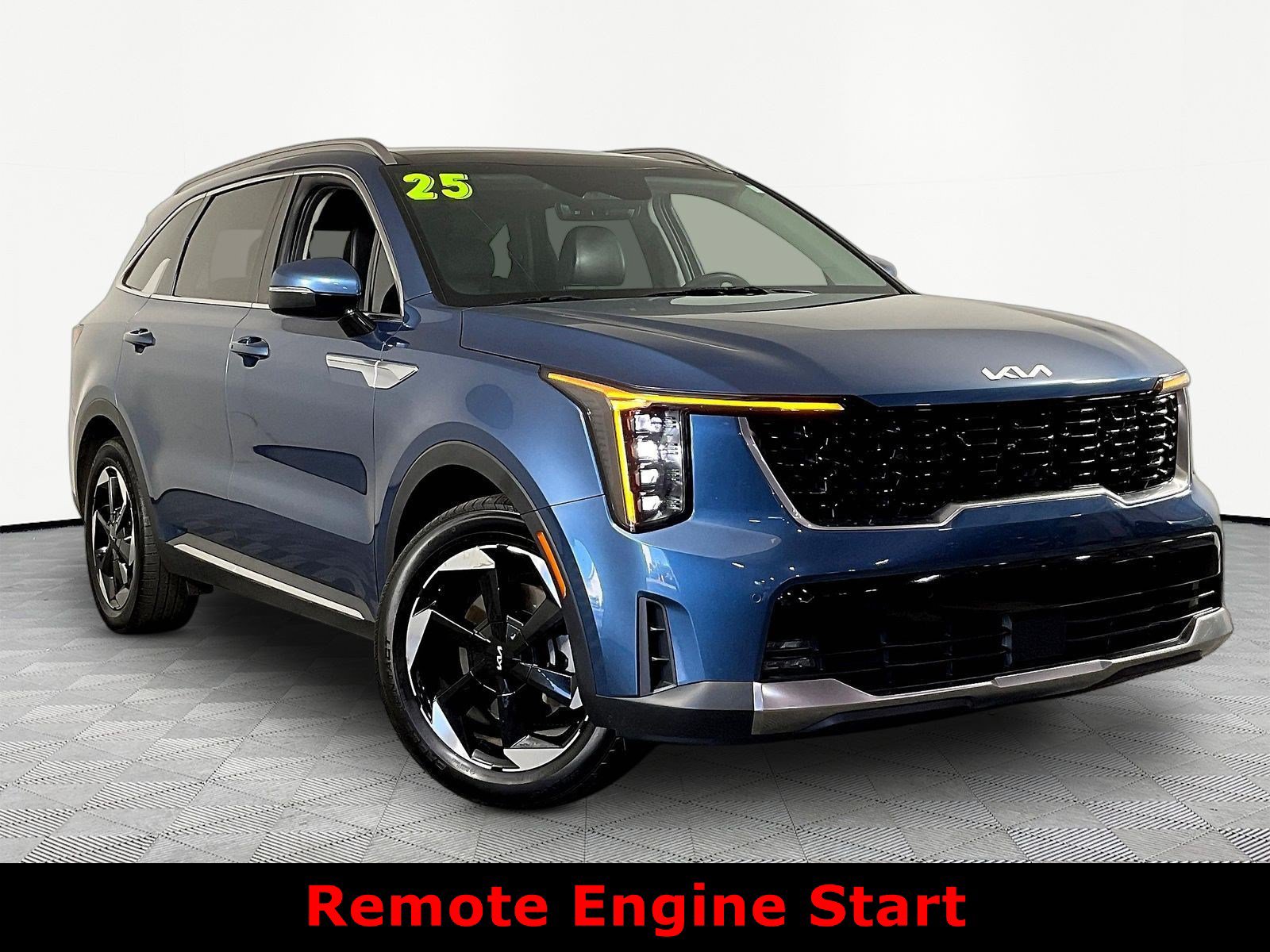Used 2025 Kia Sorento EX w/ EX Panoramic Sunroof Package AWD/4WD image 3