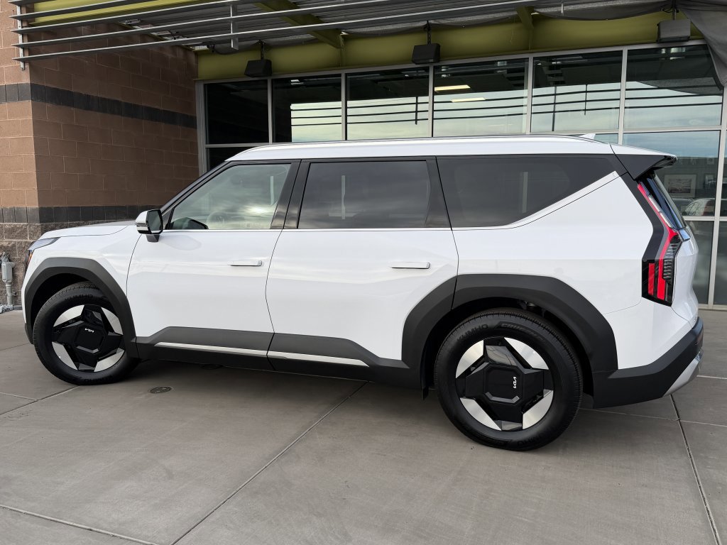 Used 2025 Kia EV9 Wind image 5