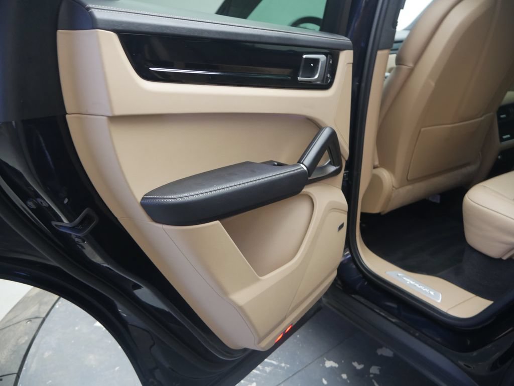Certified 2023 Porsche Cayenne Turbo AWD/4WD image 17