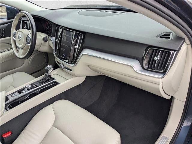 Used 2020 Volvo S60 T5 Momentum image 20