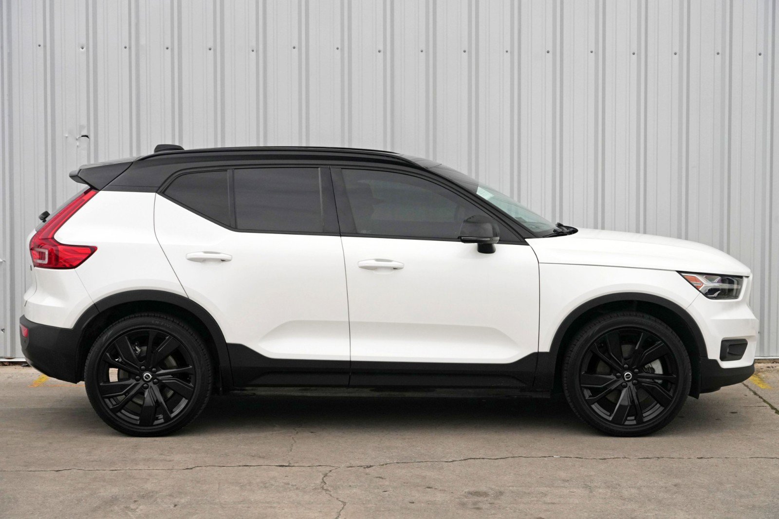 Used 2021 Volvo XC40 P8 Recharge w/ Advanced Package image 52
