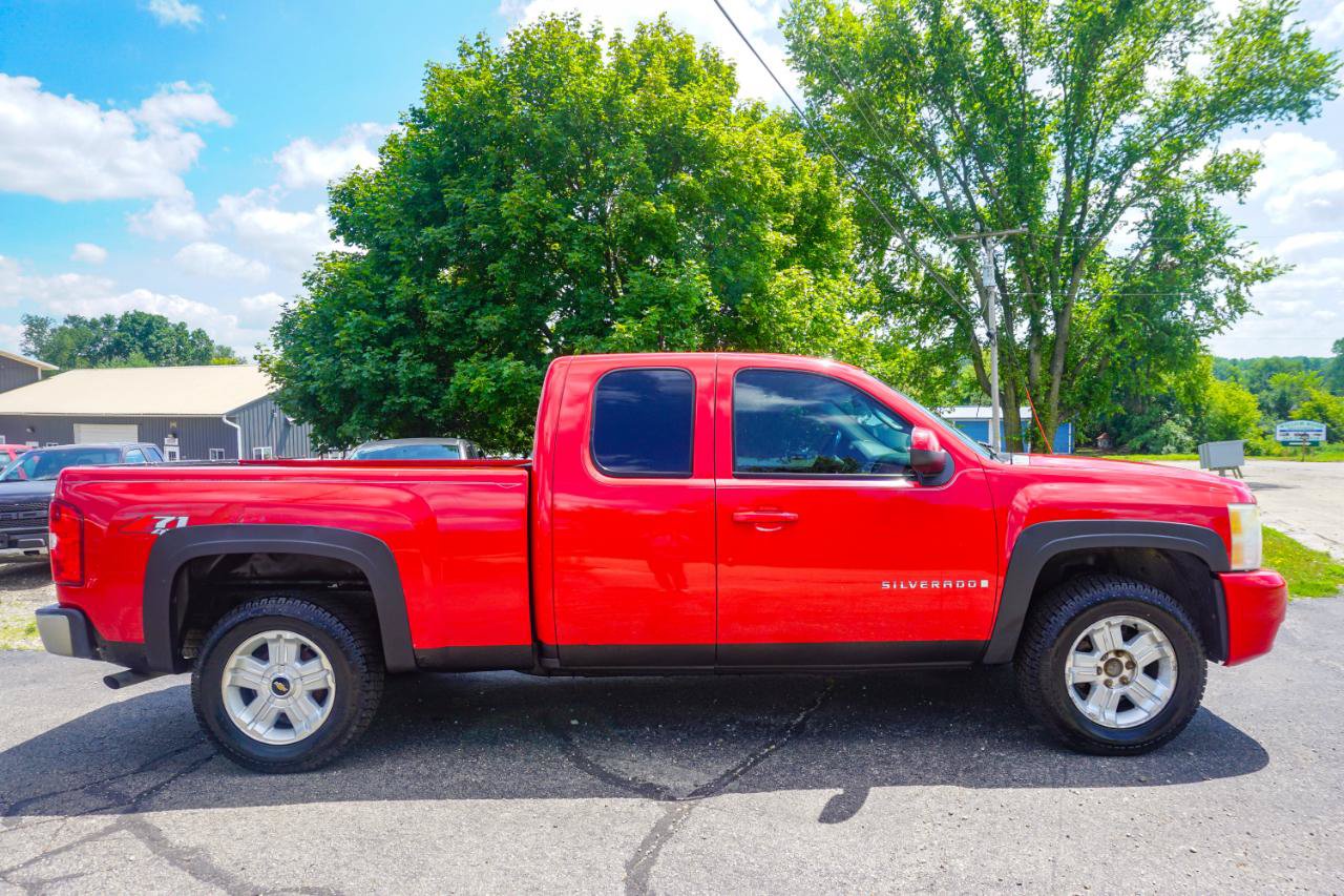 Used 2009 Chevrolet Silverado 1500 LTZ w/ Safety Package AWD/4WD image 2