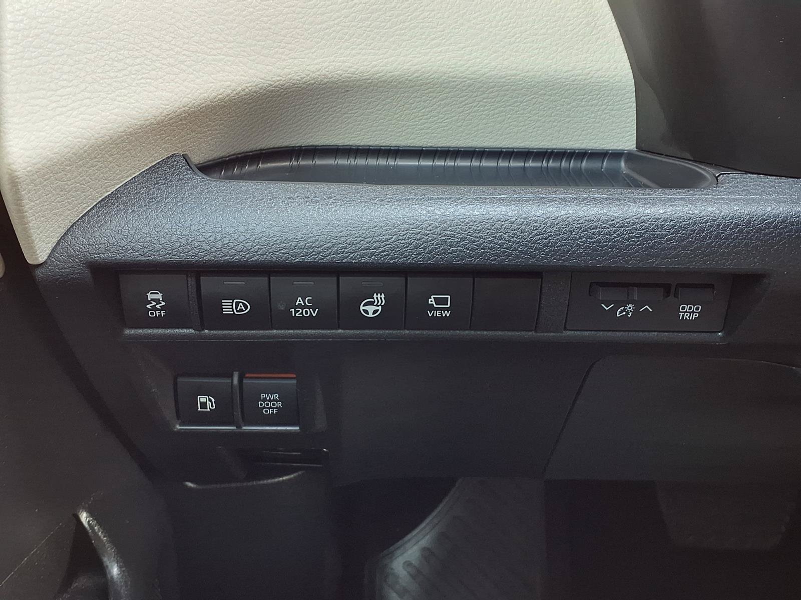 Used 2024 Toyota Sienna Platinum FWD image 10