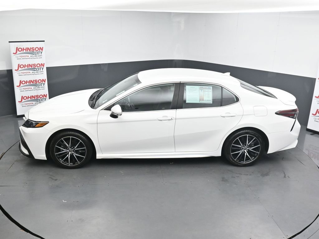 Used 2024 Toyota Camry SE FWD image 31