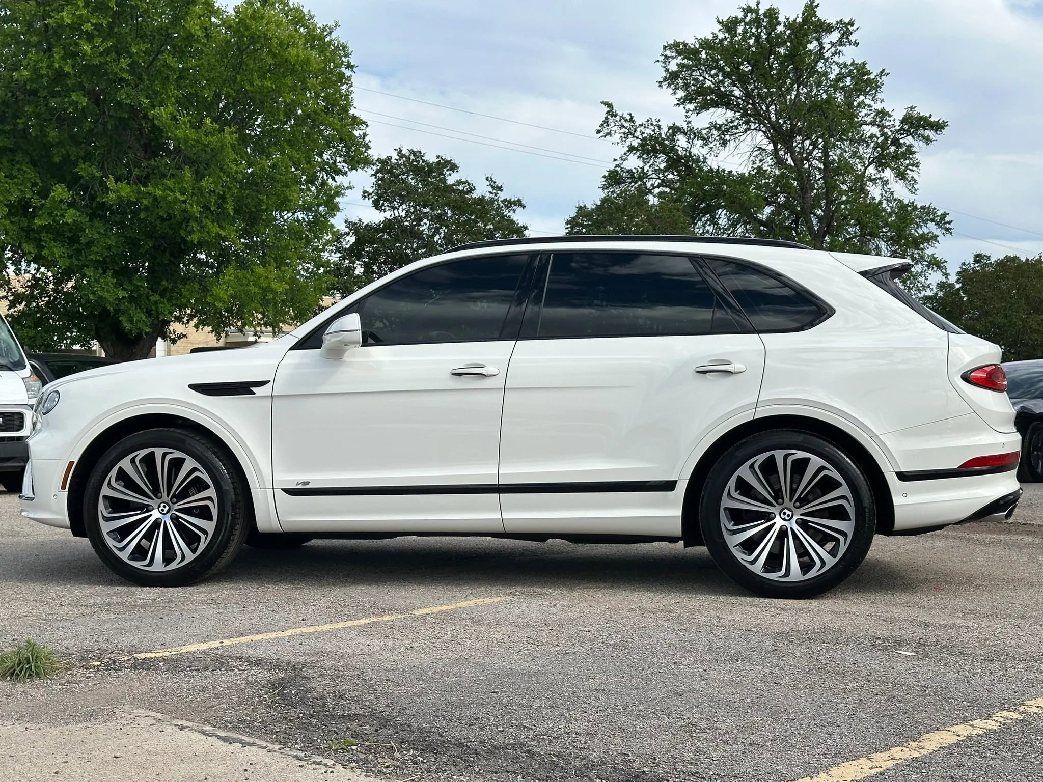 Used 2021 Bentley Bentayga AWD/4WD image 4