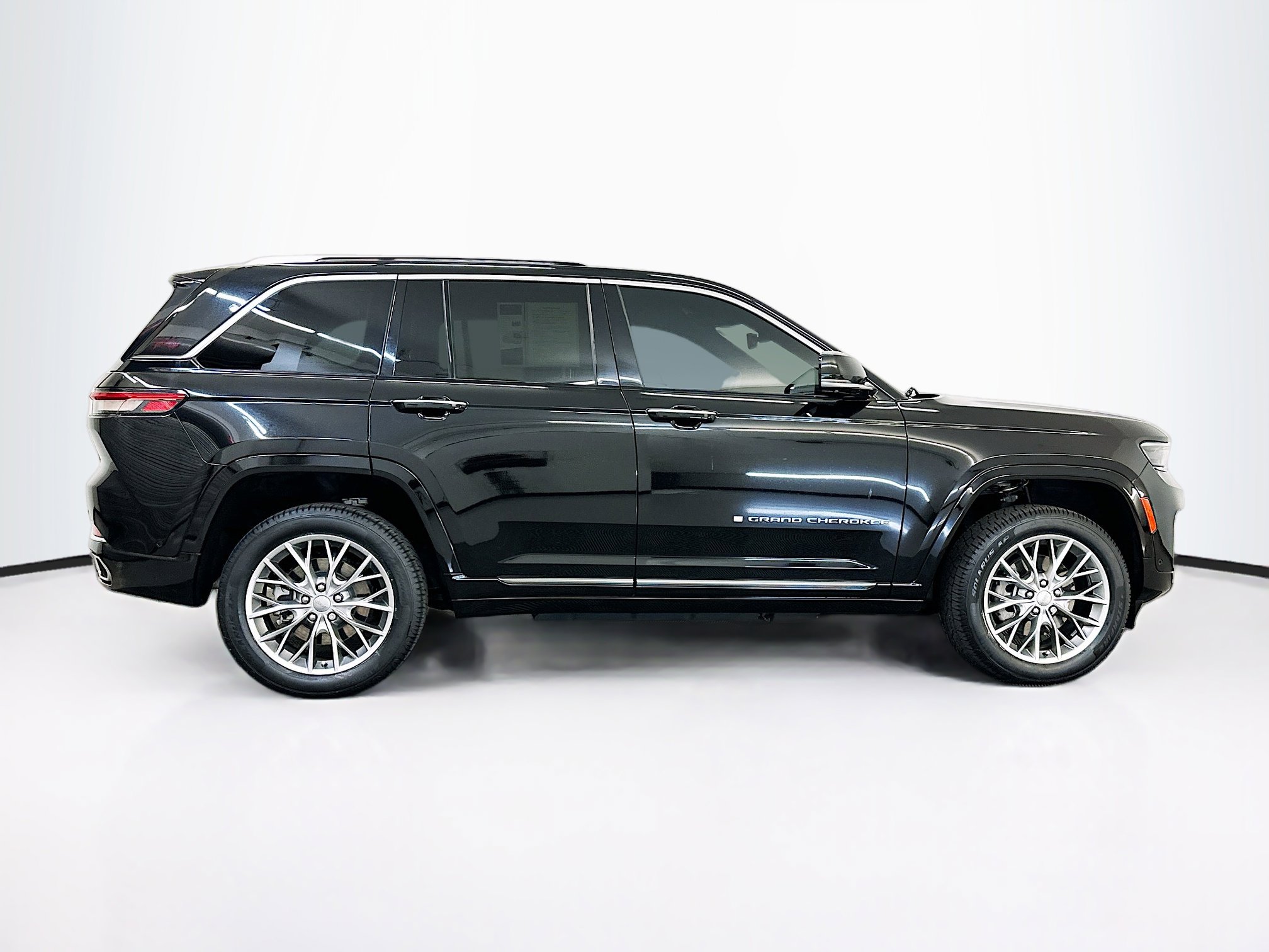 Used 2022 Jeep Grand Cherokee Summit image 10
