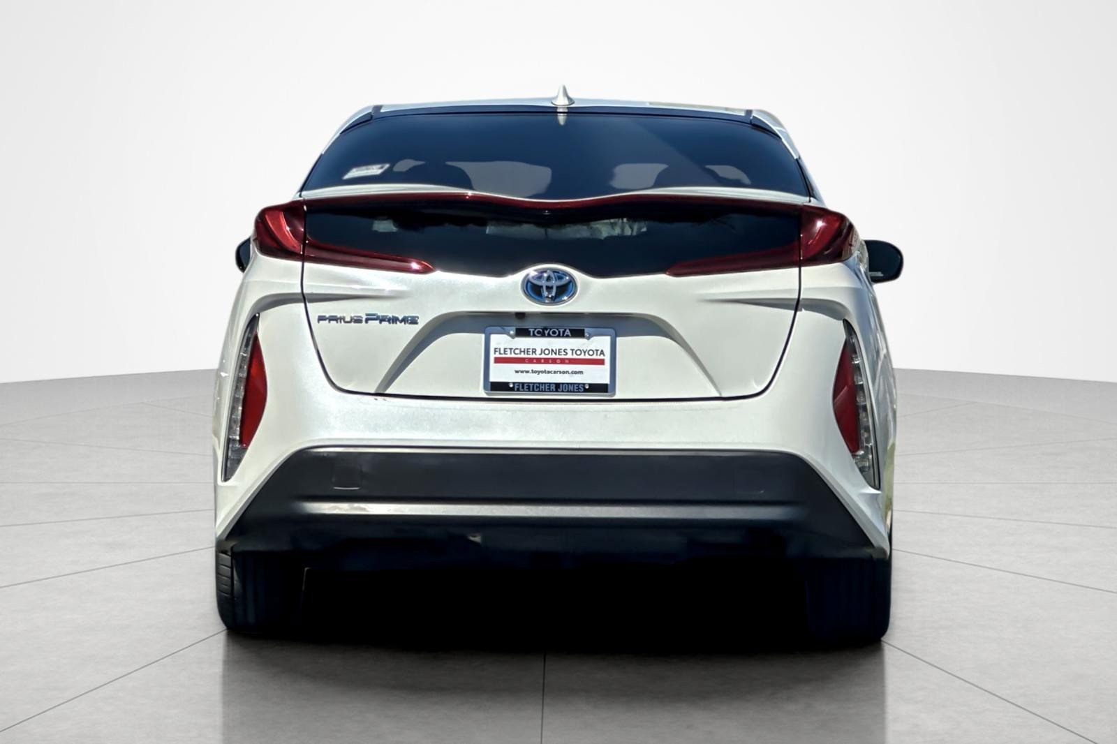 Certified 2017 Toyota Prius Prime Premium w/ Preferred Accessory Package FWD image 4