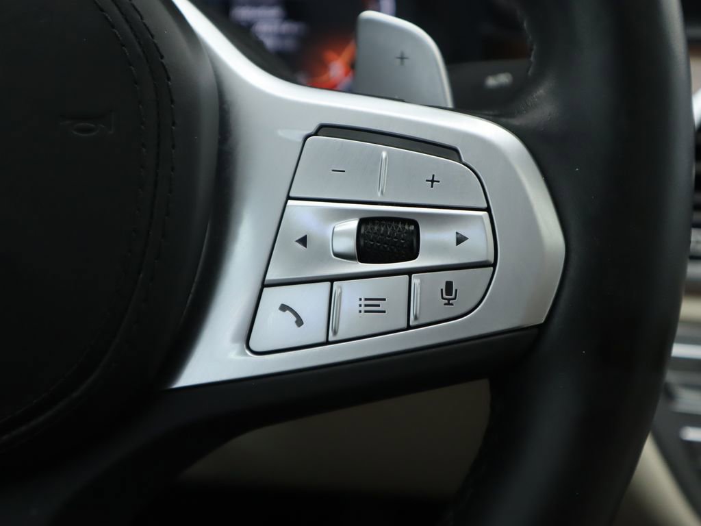 Certified 2022 BMW 750i xDrive w/ Luxury Rear Seating Package image 12