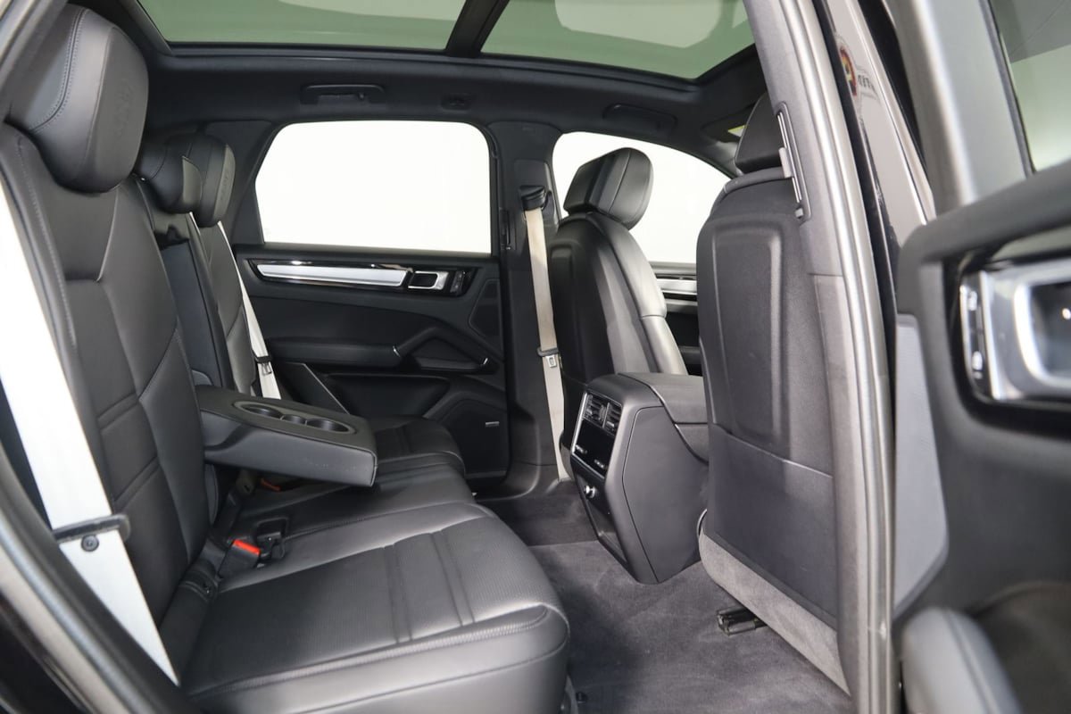Used 2022 Porsche Cayenne AWD/4WD image 15
