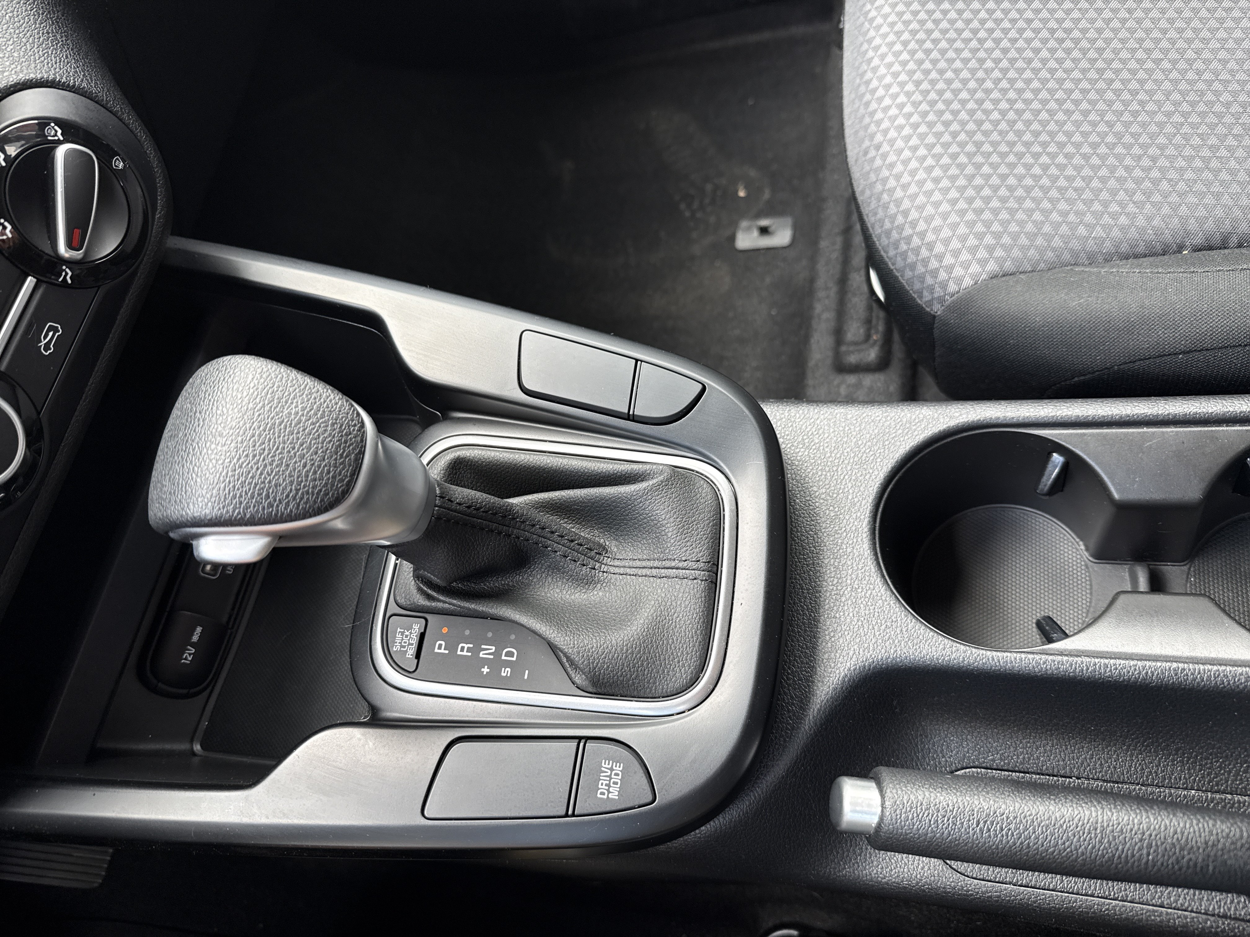 Certified 2025 Kia Soul LX w/ LX Technology Package FWD image 23