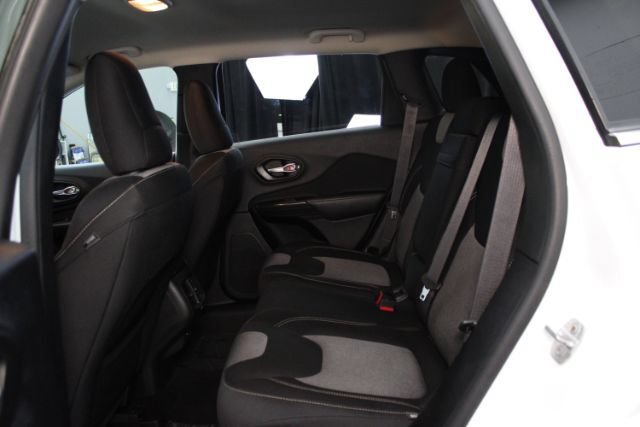 Used 2014 Jeep Cherokee Latitude w/ Cold Weather Group AWD/4WD image 20
