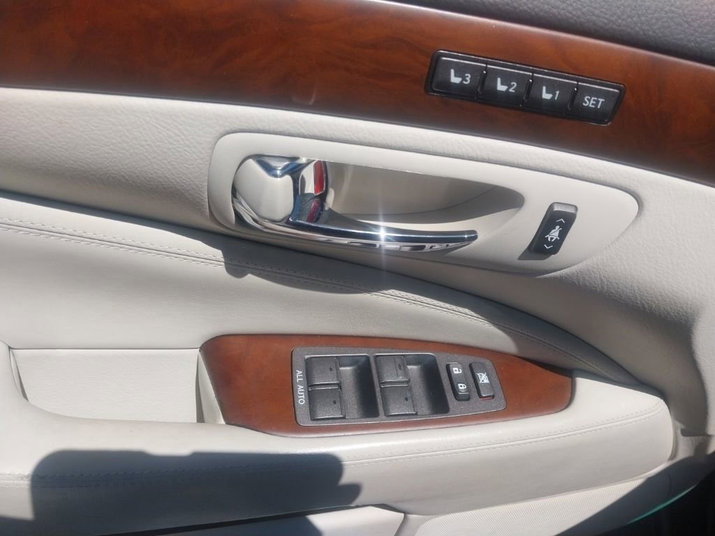 Used 2011 Lexus LS 460 AWD w/ Comfort Plus Pkg image 14