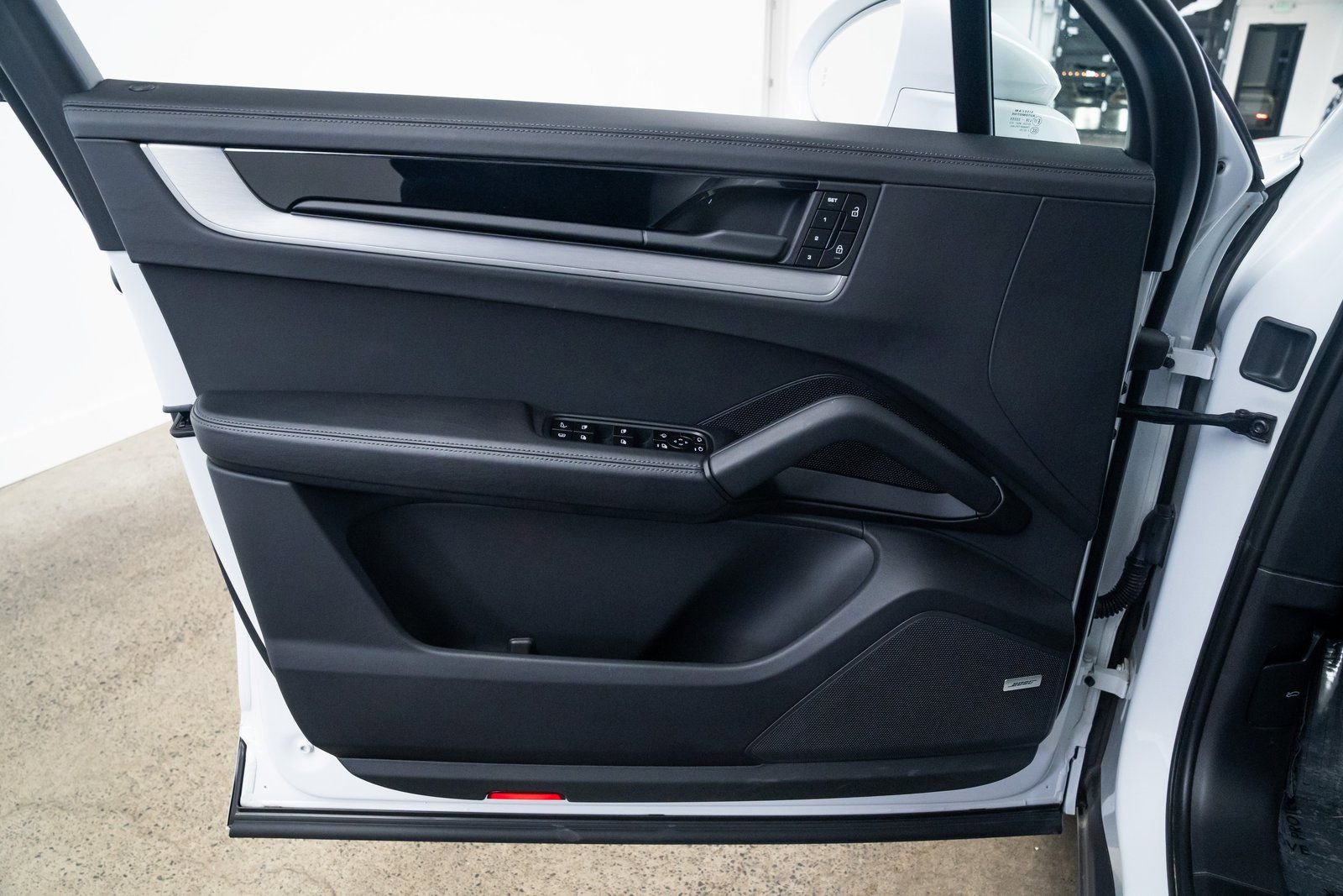 Used 2024 Porsche Cayenne Turbo AWD/4WD image 21