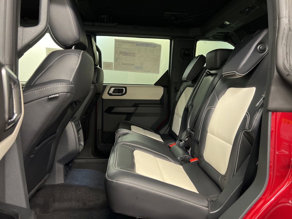 New 2026 Ford Bronco Outer Banks w/ Sasquatch Package image 32
