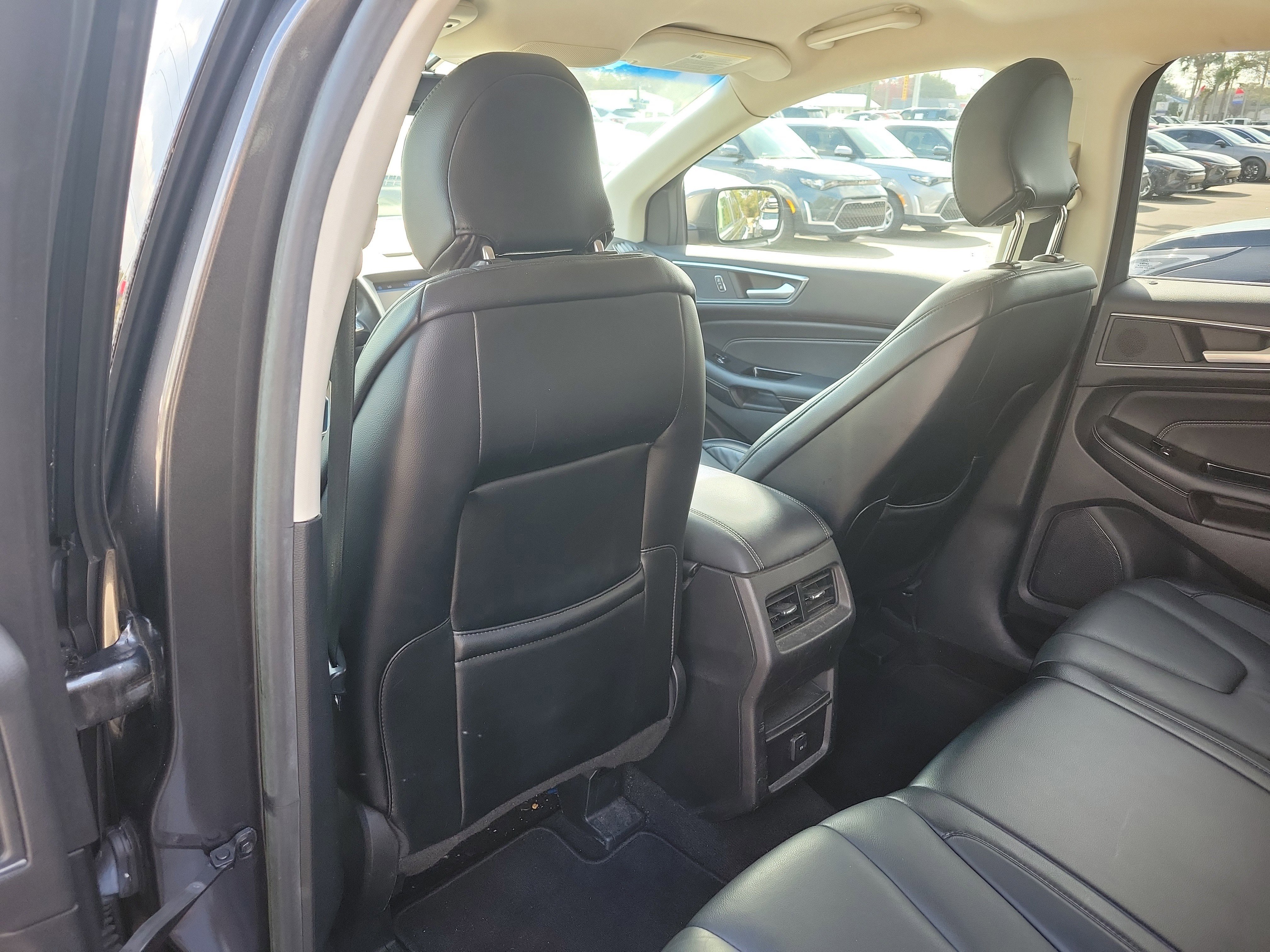 Used 2018 Ford Edge Titanium image 17