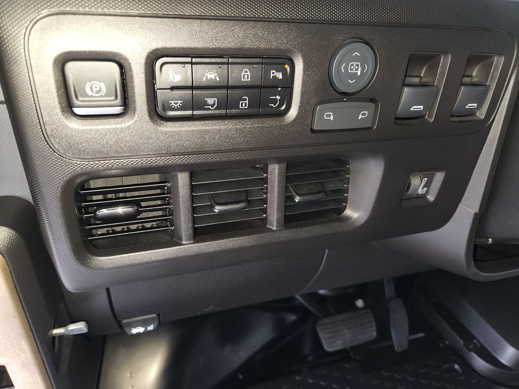 Used 2024 Chevrolet Brightdrop 400 w/ Commercial Equipment Package AWD/4WD image 13