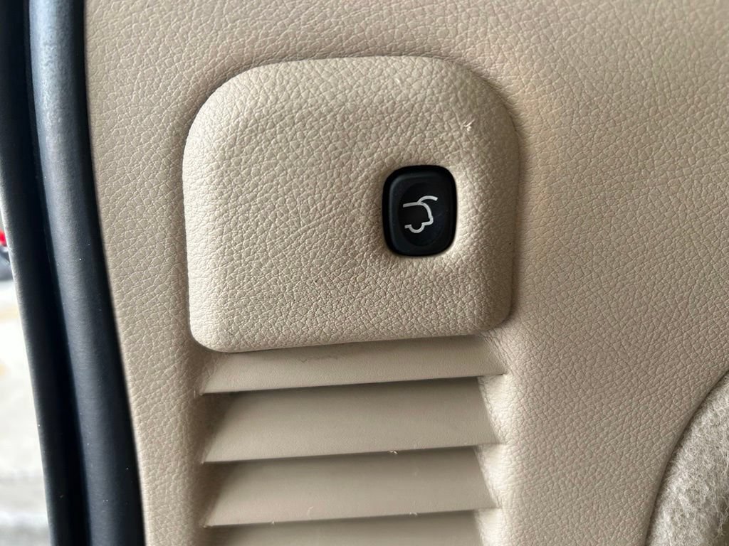 Used 2019 Jeep Grand Cherokee Overland RWD image 39